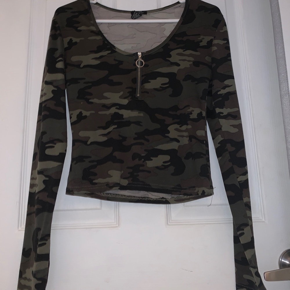 Rue 21 camo crop top